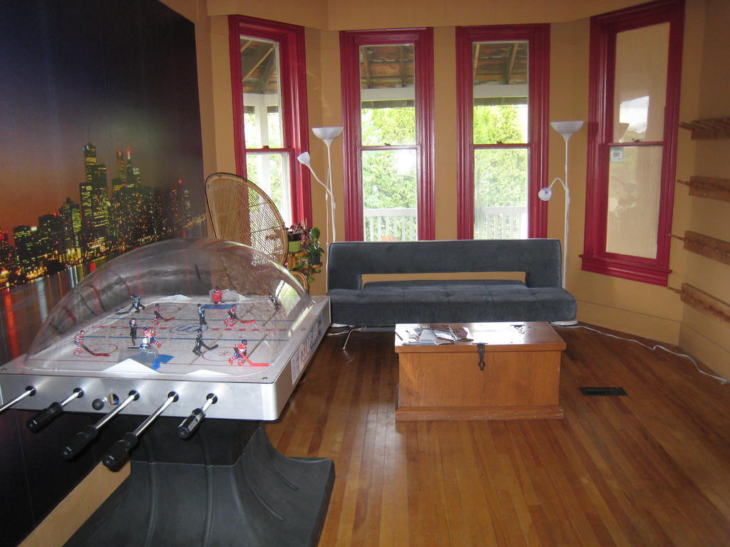 Poppi'S Guesthouse Revelstoke Zewnętrze zdjęcie